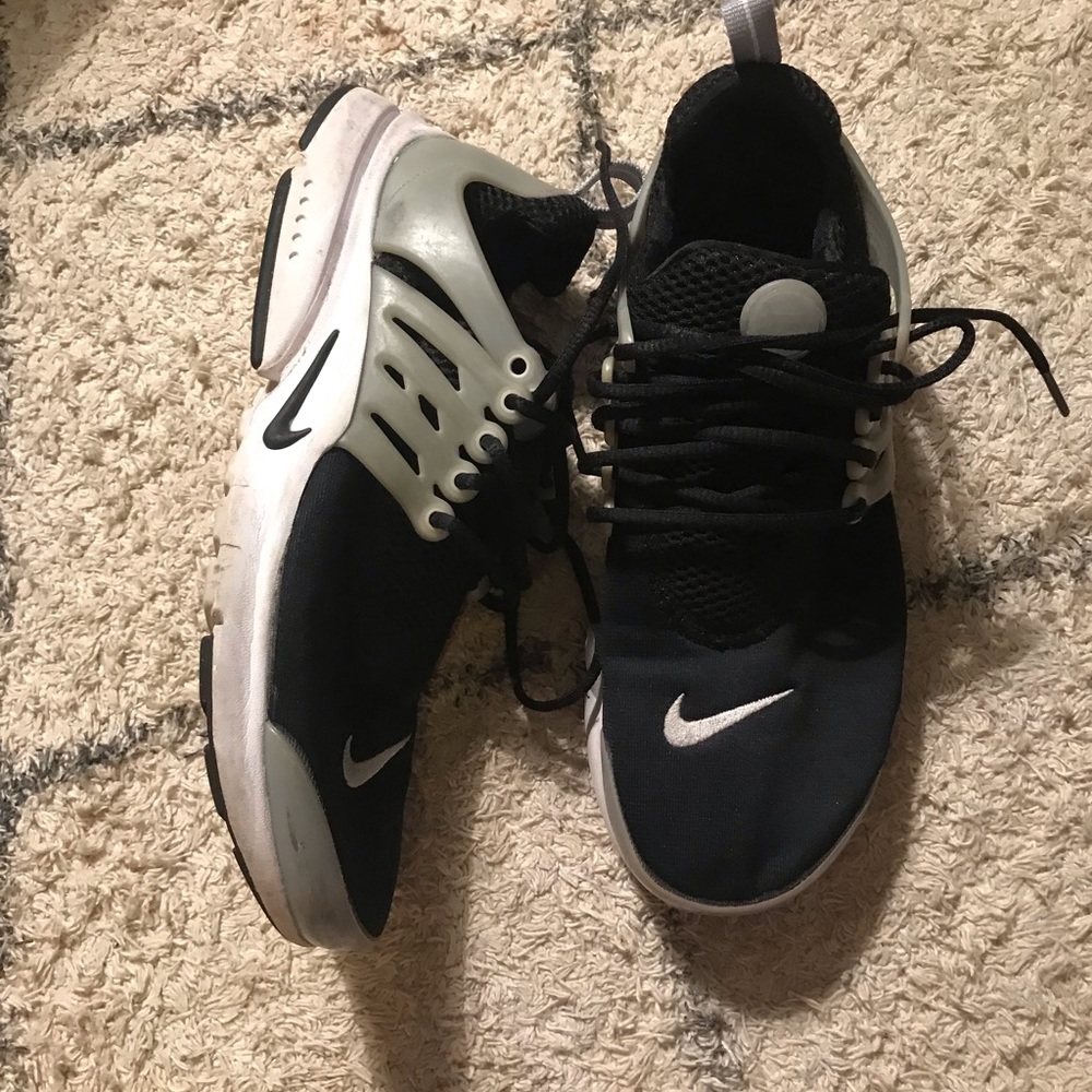 Nike tennis shoes